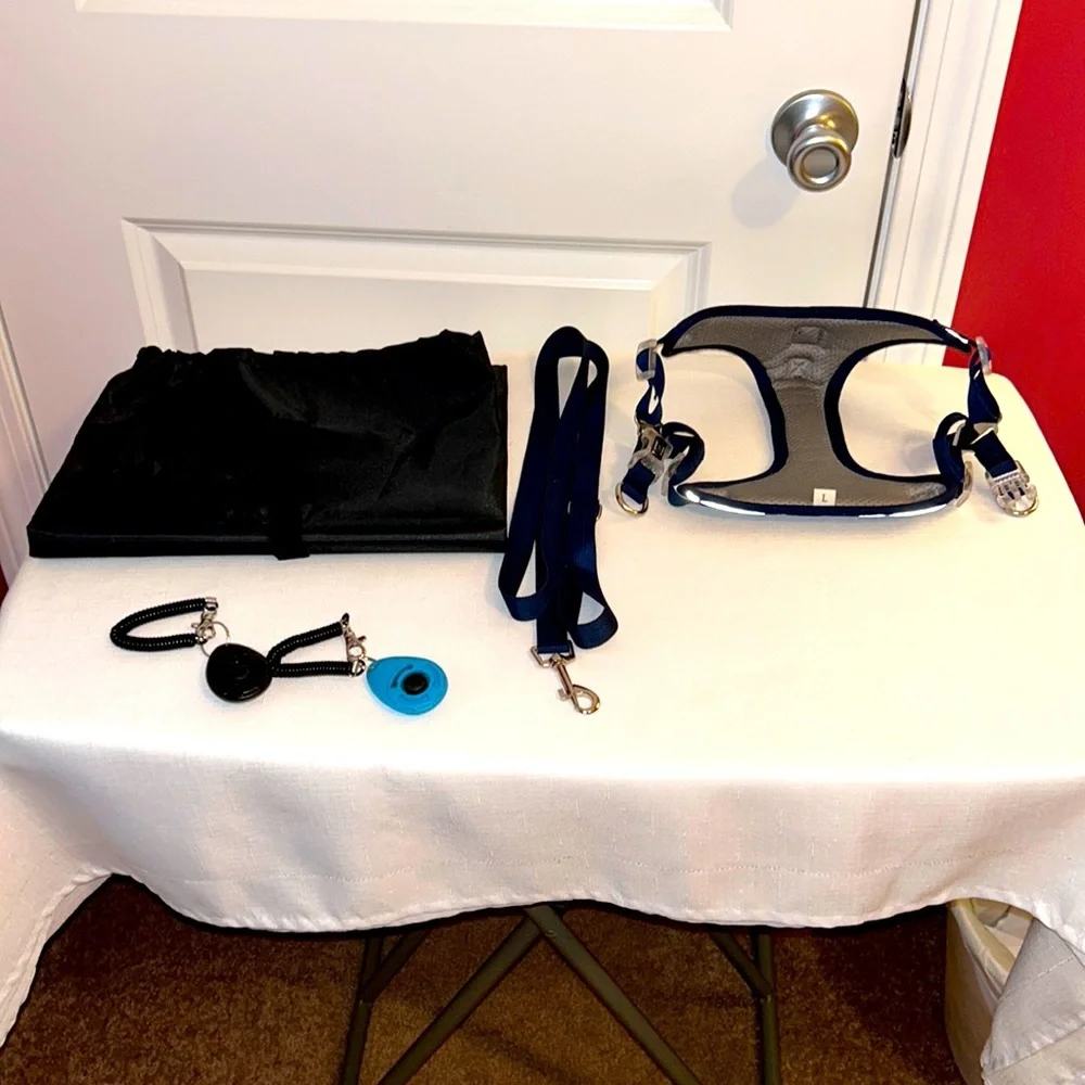 Dog harness | Dog Leash | 2 training clickers and travel bag